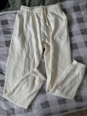 UNB cream sweatpants !!